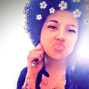 Meet your Posher, Kaela